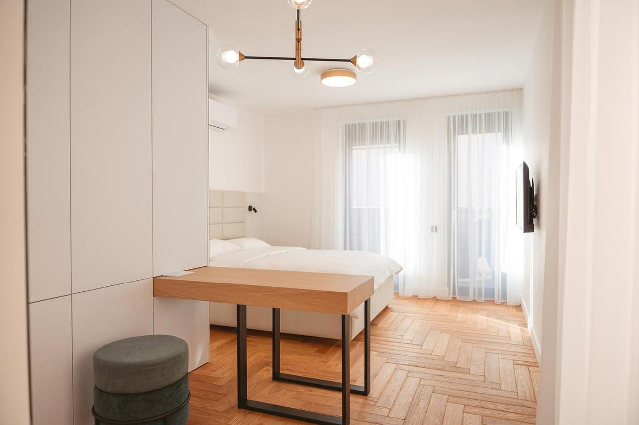 26Bricks Luxury Suites Орадя Екстер'єр фото